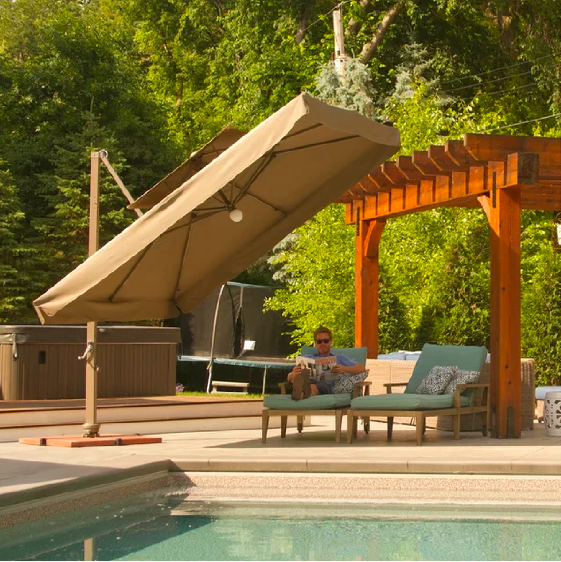 Vrienden Patio Umbrella with Lights – Palmerhenley
